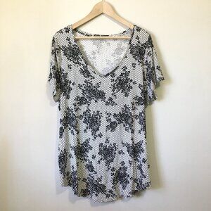 Michel Studio B&W Floral Lace Print V-Neck Tee Stretchy Modern Blouse 2X Plus